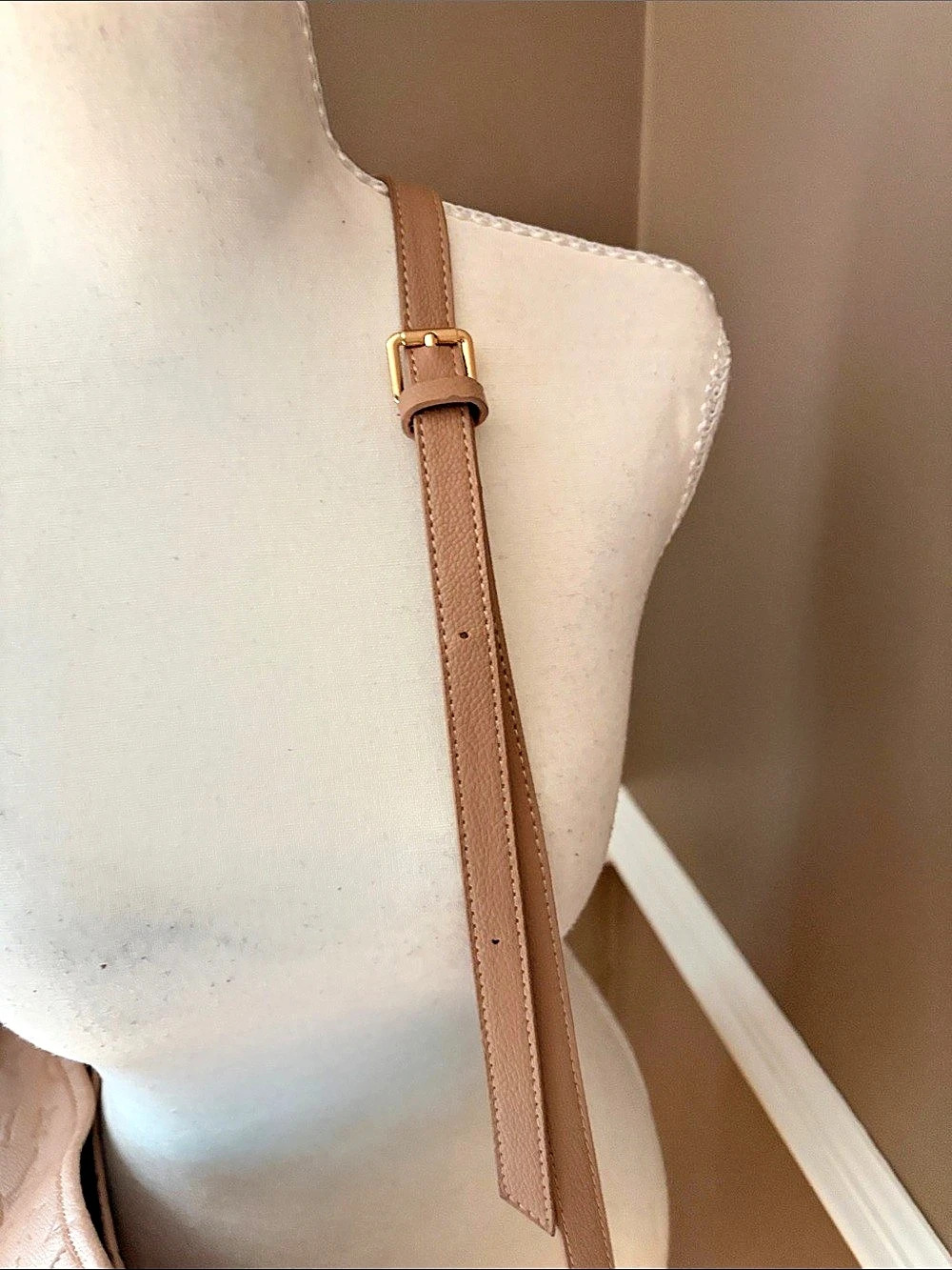 Fashion- Louis Vuitton Loop Hobo Shoulder Bag Beige - Picture 4 of 16